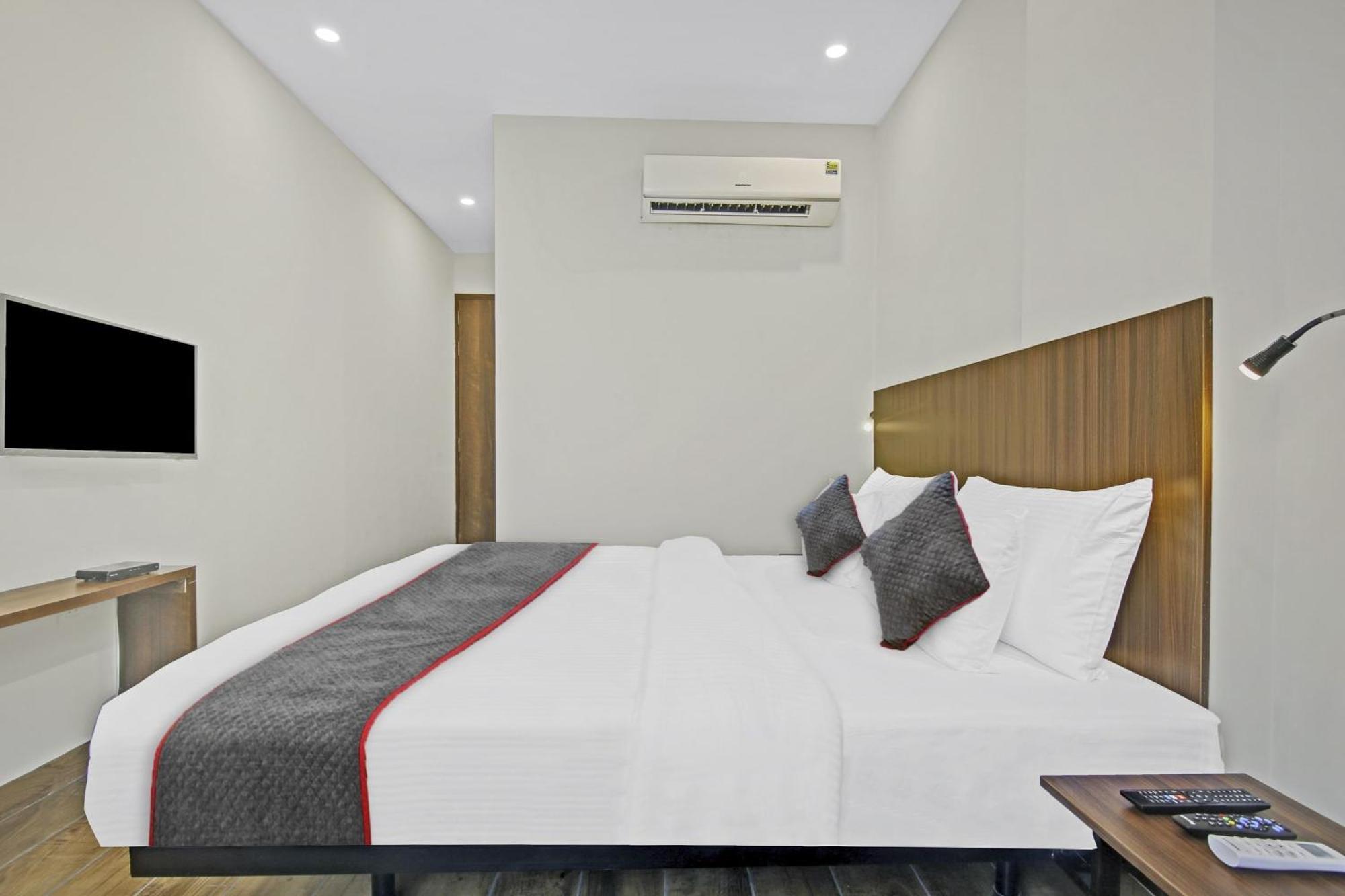 Townhouse Golden Frame Hotel Ghaziabad Exterior photo